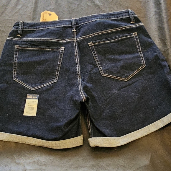 Size 16 Brand new Wrangler deep dyed western style embroidered shorts - Picture 2 of 6